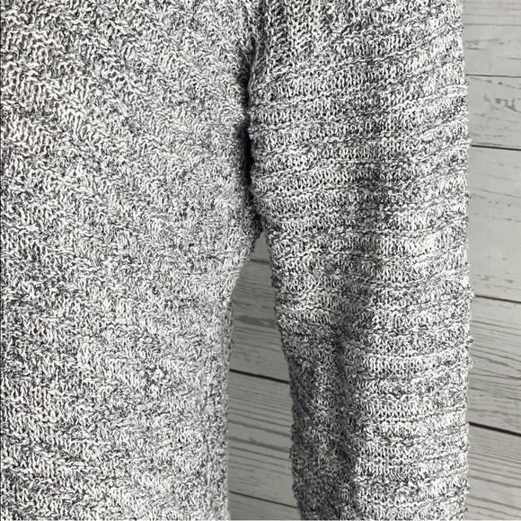 Calvin Klein Sweater - Picture 6 of 12